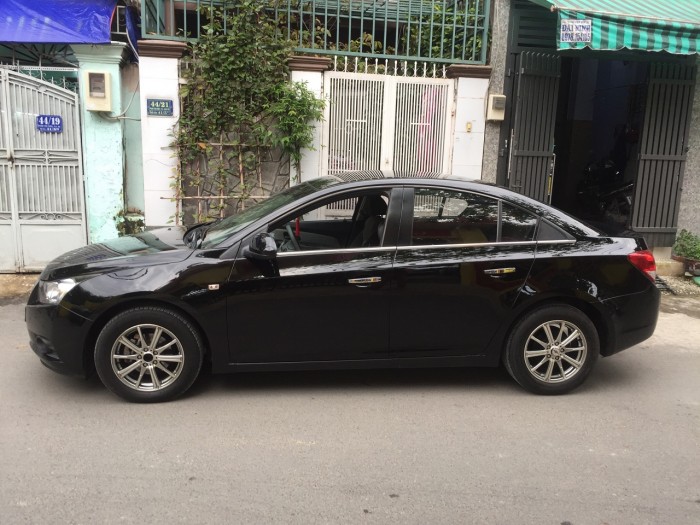Cần bán xe Chevrolet Cruze LS 2012 màu đen vip long lanh