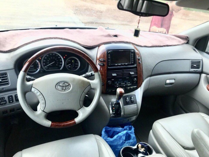 Bán Toyota Sienna XLE 3.5 vàng cát 2004 mua mới đập thùng