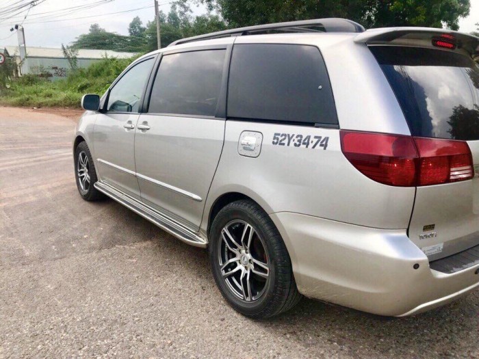 Bán Toyota Sienna XLE 3.5 vàng cát 2004 mua mới đập thùng