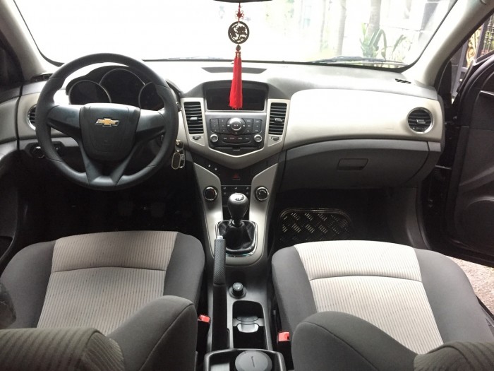 Bán xe Chevrolet Cruze 2012 số sàn màu đen còn rất mới
