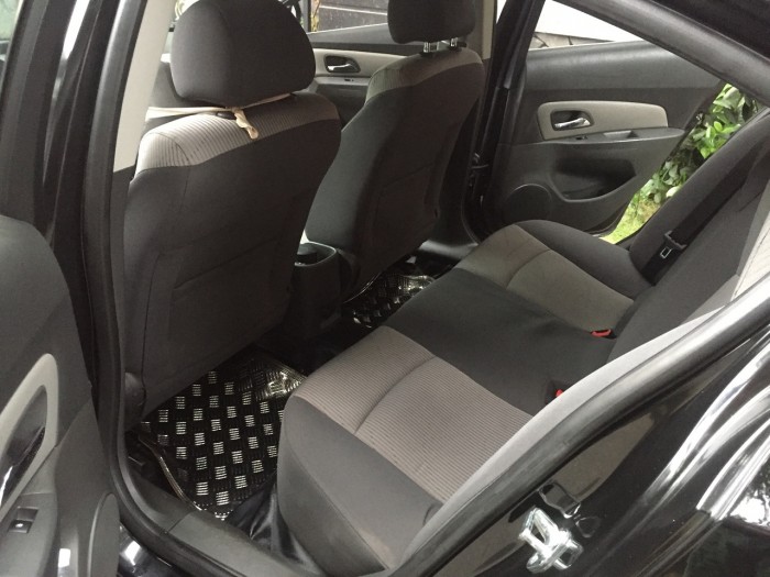 Bán xe Chevrolet Cruze 2012 số sàn màu đen còn rất mới