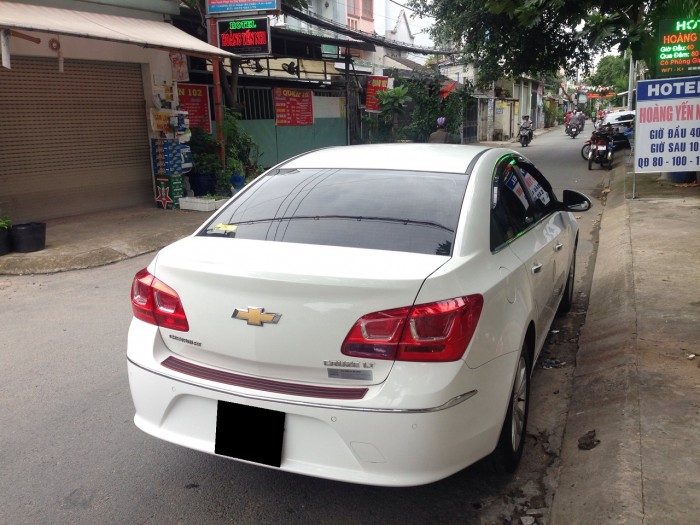 Chevrolet Cruze 2017 trắng số sàn mới 99%