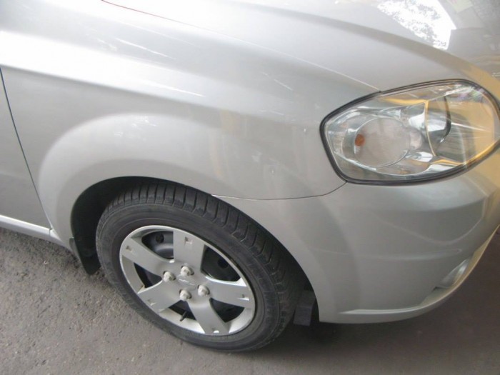 Bán chiếc Chevrolet Aveo 2011 mt màu bạc zin nguyên không lỗi lầm