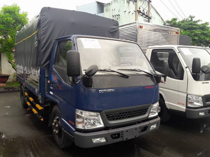 Xe Tải IZ49 Đô Thành 2.5 Tấn Vào Thành Phố
