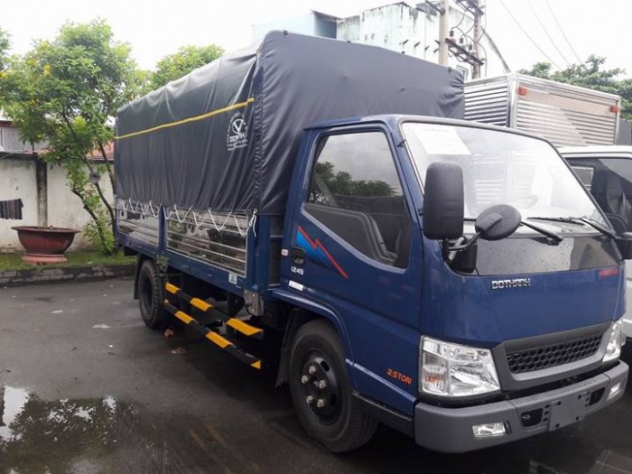 Xe Tải IZ49 Đô Thành 2.5 Tấn Vào Thành Phố