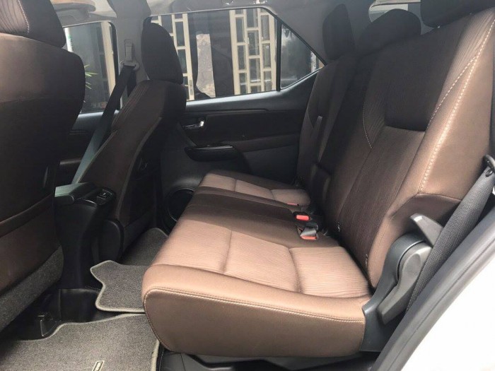 Bán xe Fortuner 2017 G chạy dầu màu bạc số sàn