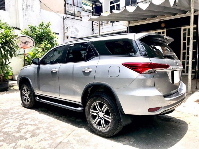 Bán xe Fortuner 2017 G chạy dầu màu bạc số sàn