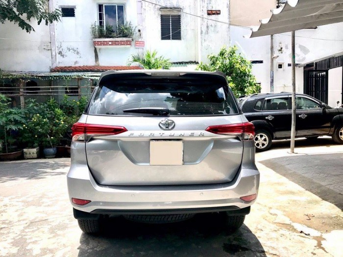 Bán xe Fortuner 2017 G chạy dầu màu bạc số sàn