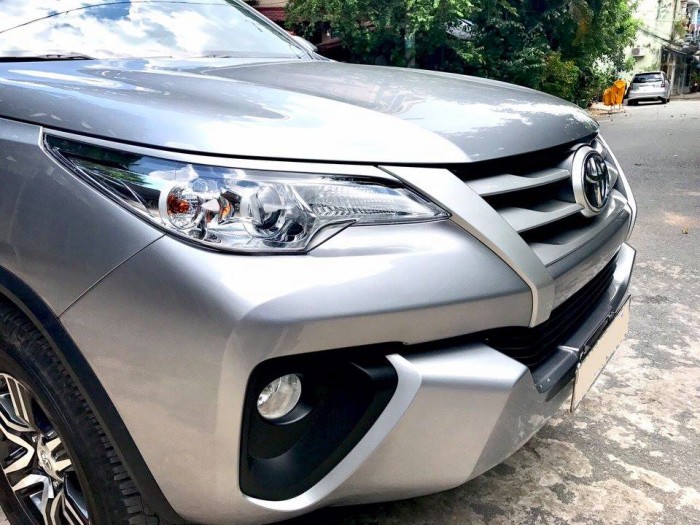 Bán xe Fortuner 2017 G chạy dầu màu bạc số sàn