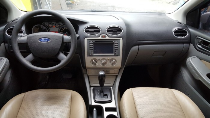 Cần bán xe Ford Focus 2011 màu xám bạc tự động một chủ xe