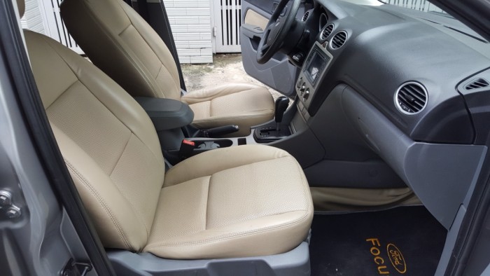 Cần bán xe Ford Focus 2011 màu xám bạc tự động một chủ xe