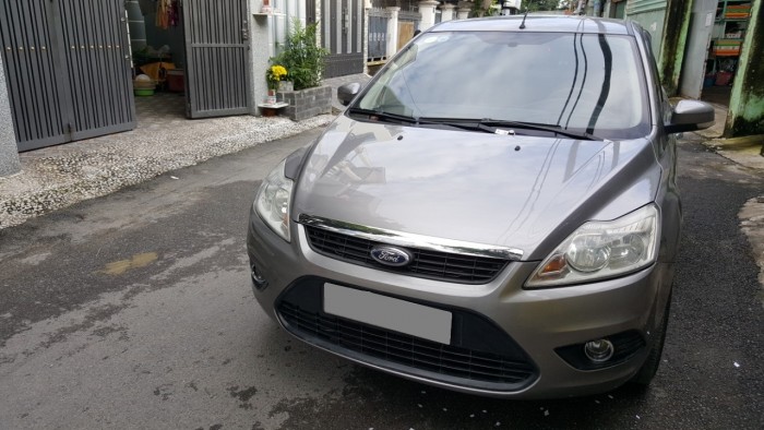 Có bán Focus 2011 màu xám tự động dòng xe hatchback phiên bản 1.8