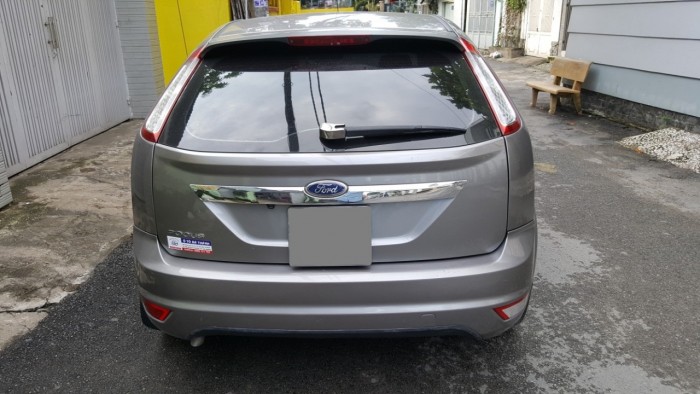 Có bán Focus 2011 màu xám tự động dòng xe hatchback phiên bản 1.8