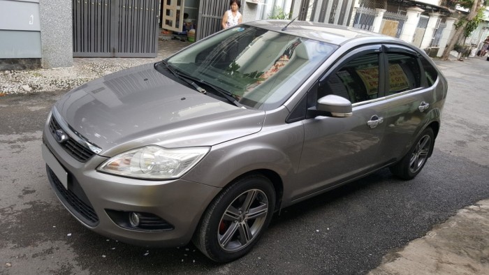 Có bán Focus 2011 màu xám tự động dòng xe hatchback phiên bản 1.8