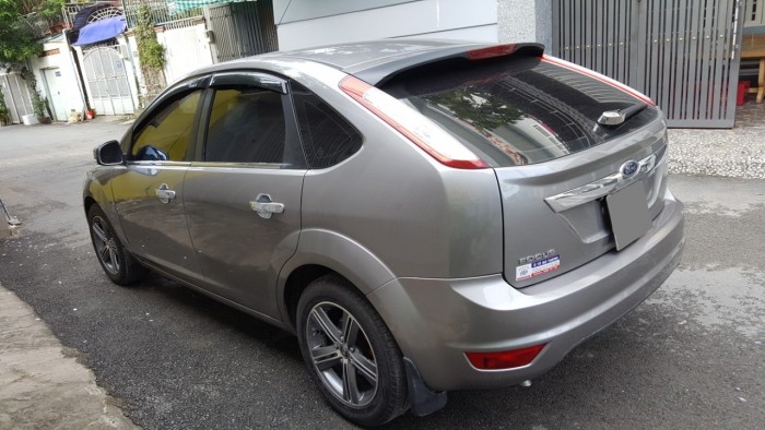 Có bán Focus 2011 màu xám tự động dòng xe hatchback phiên bản 1.8