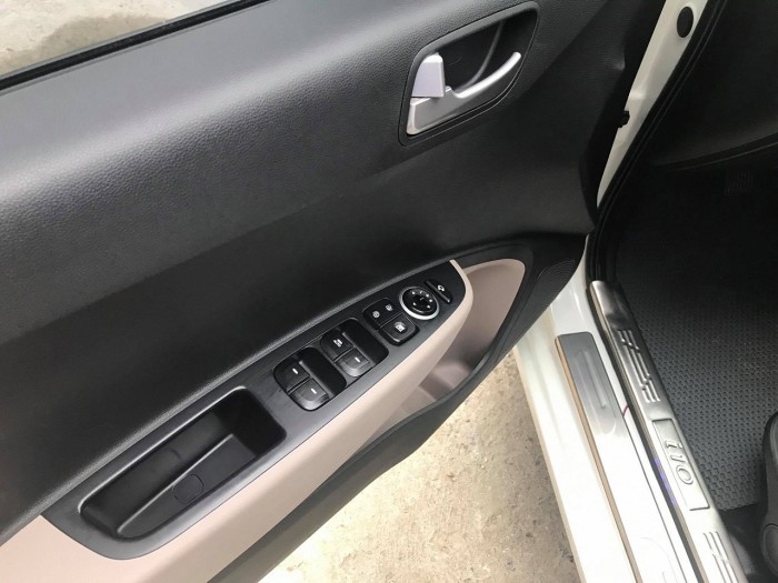 Bán chiếc Hyundai I10 2016 mt màu trắng nhập nguyên chiếc Ấn Độ