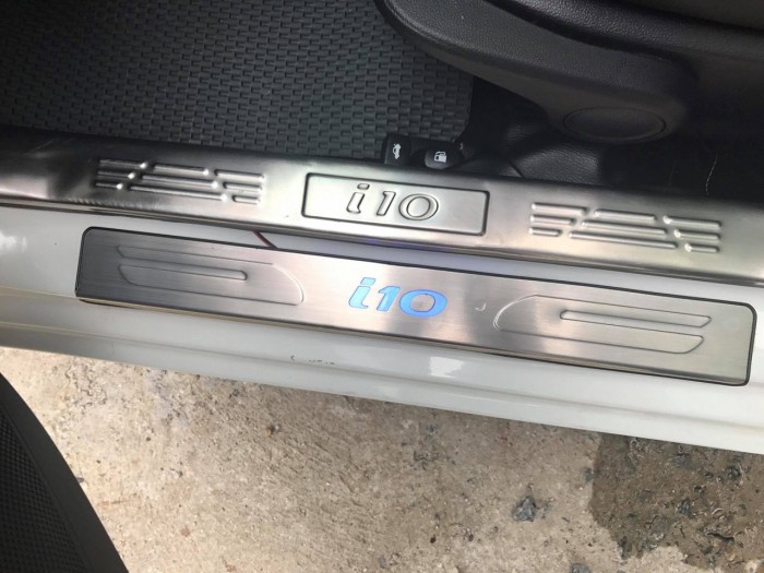Bán chiếc Hyundai I10 2016 mt màu trắng nhập nguyên chiếc Ấn Độ