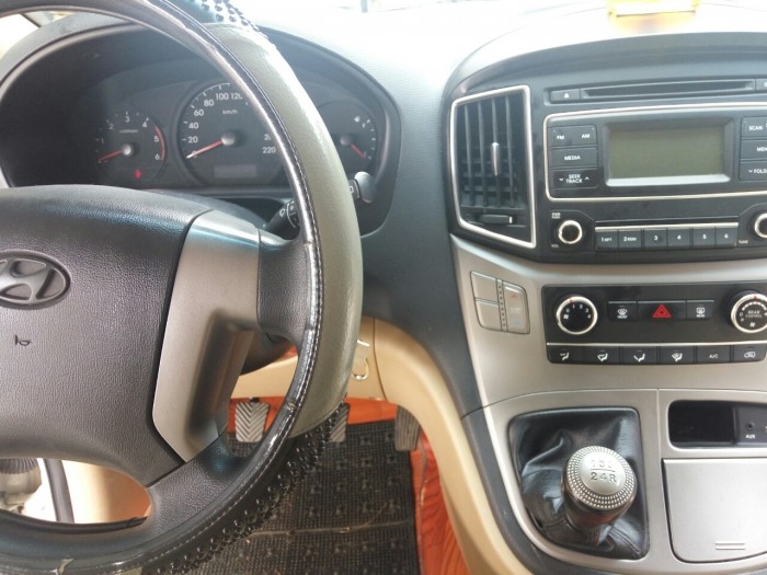 Hyundai Starex 2.5MT, máy dầu, 2016, nhập Hàn, cho vay đến 75%