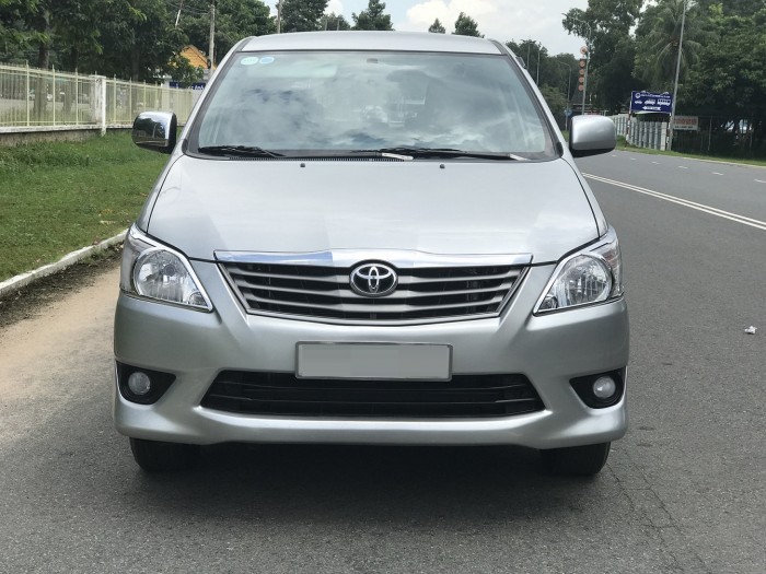 Bán Toyota Innova 2.0E màu bạc cuối 2013 form cuối