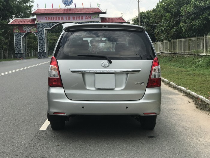 Bán Toyota Innova 2.0E màu bạc cuối 2013 form cuối