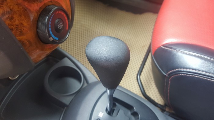 Nhà bán chiếc Yaris 2009 at màu đỏ  nhập Nhật