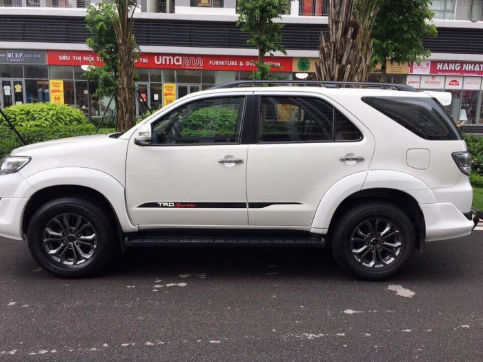Cần bán Toyota Fortuner Sportivo 2014 at màu trắng còn mới 99.9%