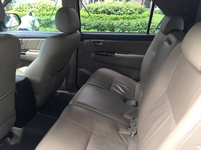Cần bán Toyota Fortuner Sportivo 2014 at màu trắng còn mới 99.9%