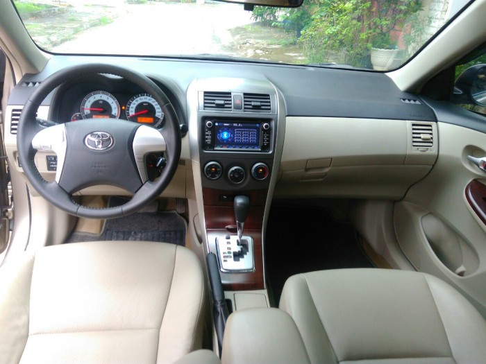 Bán chiếc Altis 2014 phiên bản 1.8at màu vàng kim đẹp zin