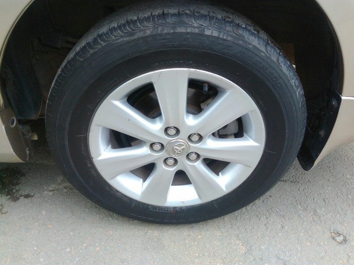 Bán chiếc Altis 2014 phiên bản 1.8at màu vàng kim đẹp zin