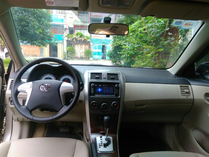 Bán chiếc Altis 2014 phiên bản 1.8at màu vàng kim đẹp zin