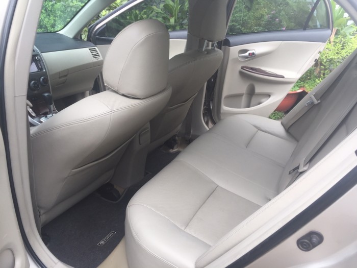 Bán chiếc Altis 2014 phiên bản 1.8at màu vàng kim đẹp zin