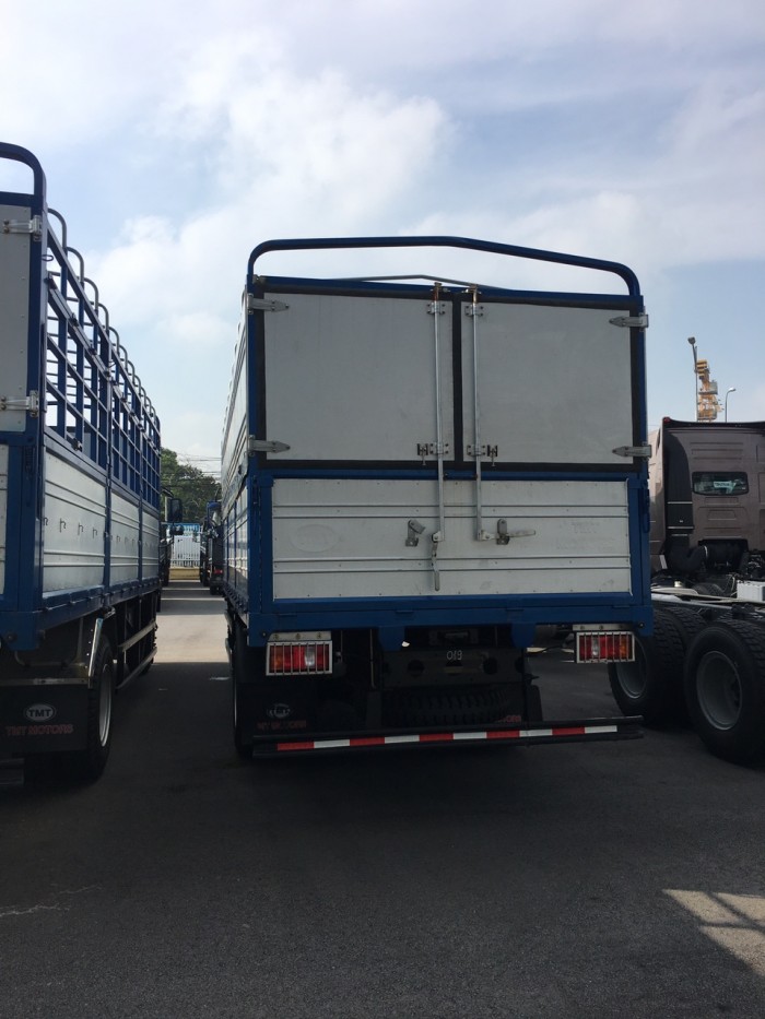 Xe tải 7,5 tấn SINOTRUK mới 100%
