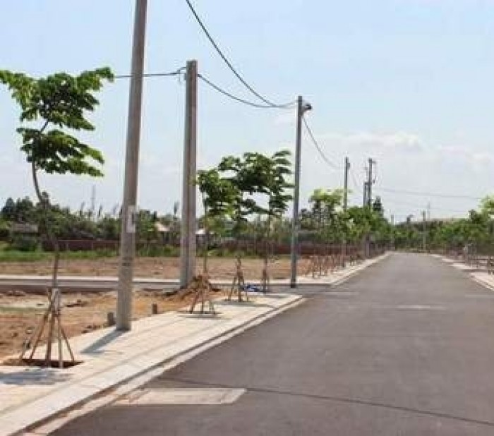 Cần bán 4 lô đất 100m2 giá 880tr mt Nguyễn Duy Trinh Quận 2, bao sang tên công chứng,