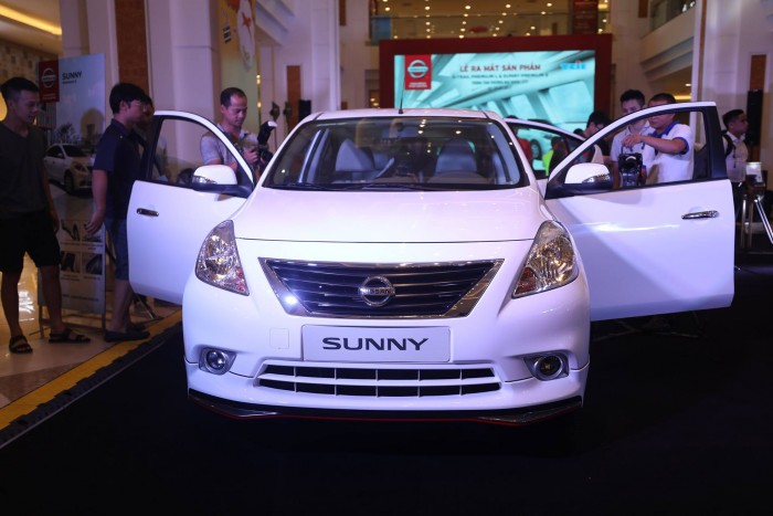 Nissan Sunny XV PremiumS phiên bản tự động mới nhất 2017