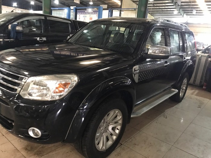 Ford Everest 4x2 MT màu đen sx 2013