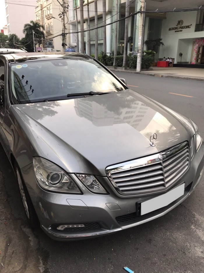 Bán chiếc Mercedes E300 2009at màu xám đẹp như mới