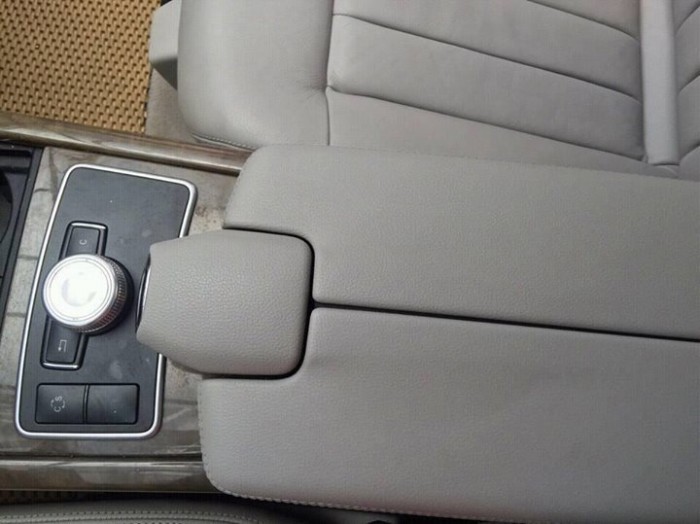Bán chiếc Mercedes E300 2009at màu xám đẹp như mới
