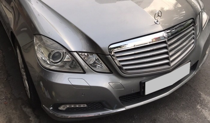 Bán chiếc Mercedes E300 2009at màu xám đẹp như mới