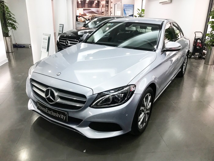 Bán Mercedes C200 2017 chạy lướt giá rẻ