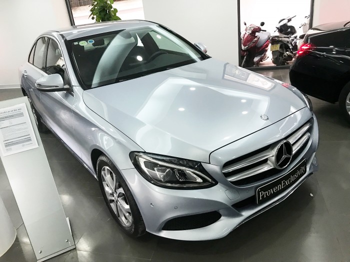 Bán Mercedes C200 2017 chạy lướt giá rẻ