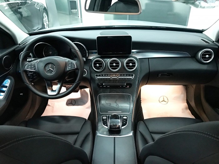 Bán Mercedes C200 2017 chạy lướt giá rẻ
