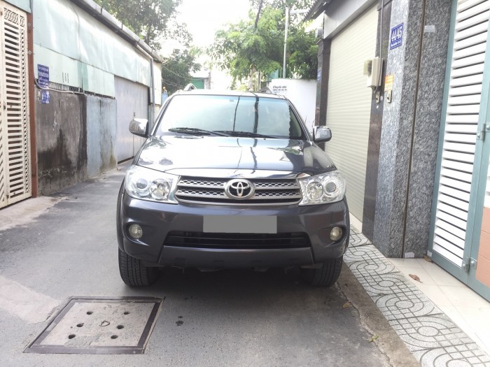 bán xe Toyota Fortuner 2010 máy dầu số sàn màu xám