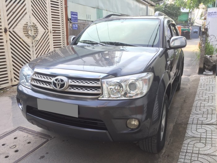 bán xe Toyota Fortuner 2010 máy dầu số sàn màu xám