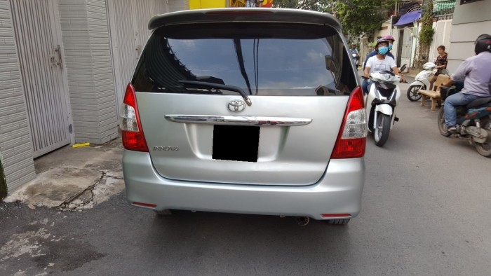 Cần bán xe Innova 2008 số sàn màu bạc phom mới xe gia đình