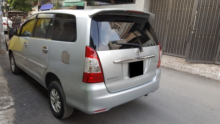 Cần bán xe Innova 2008 số sàn màu bạc phom mới xe gia đình