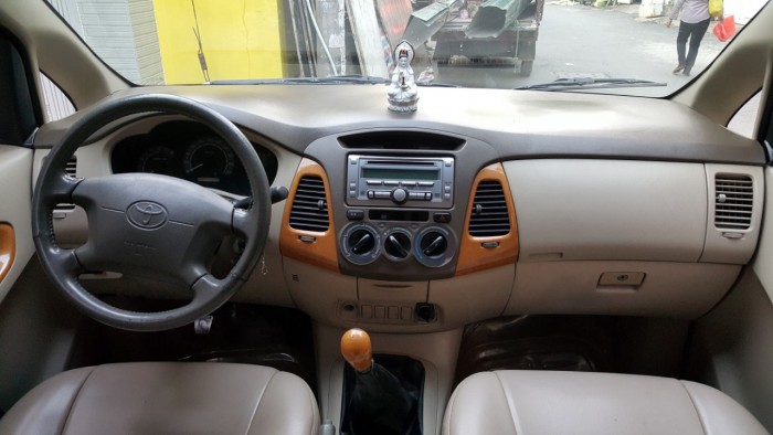 Cần bán xe Innova 2008 số sàn màu bạc phom mới xe gia đình