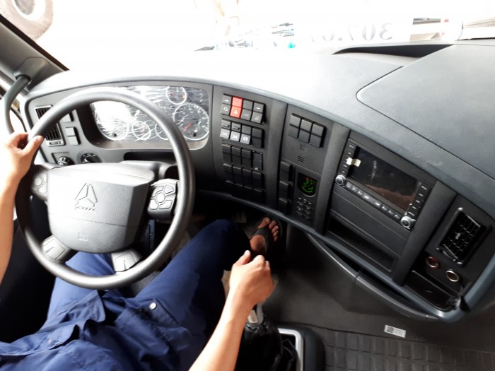 Đầu kéo HOWO A7 375