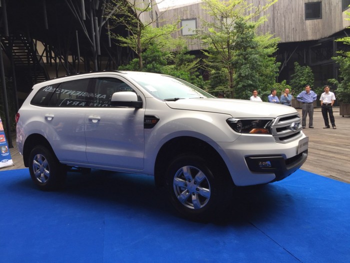 Giá xe ford everest ambiente, giá xe ford everest mt 2018, giá xe ford everest số san 2018
