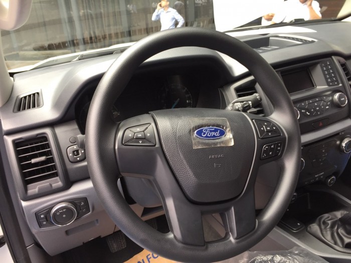 Giá xe ford everest ambiente, giá xe ford everest mt 2018, giá xe ford everest số san 2018