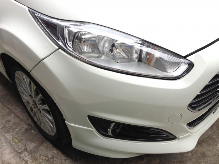 Ford Fiesta EcoBoost Sport 1.0at 2015 hatchback màu trắng